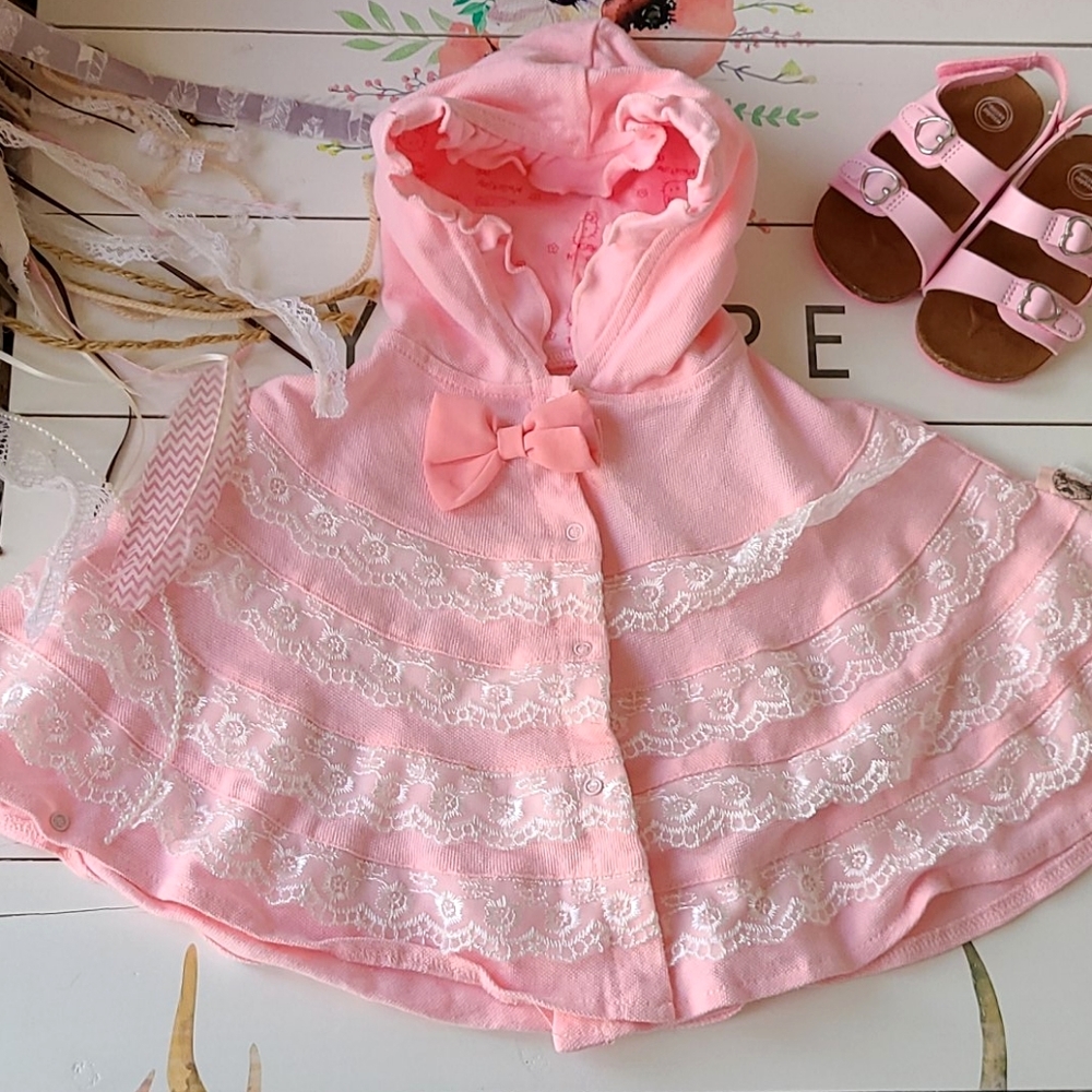 🌺 Gorgeous Hello Kitty Spring Poncho ~ 12-18 M